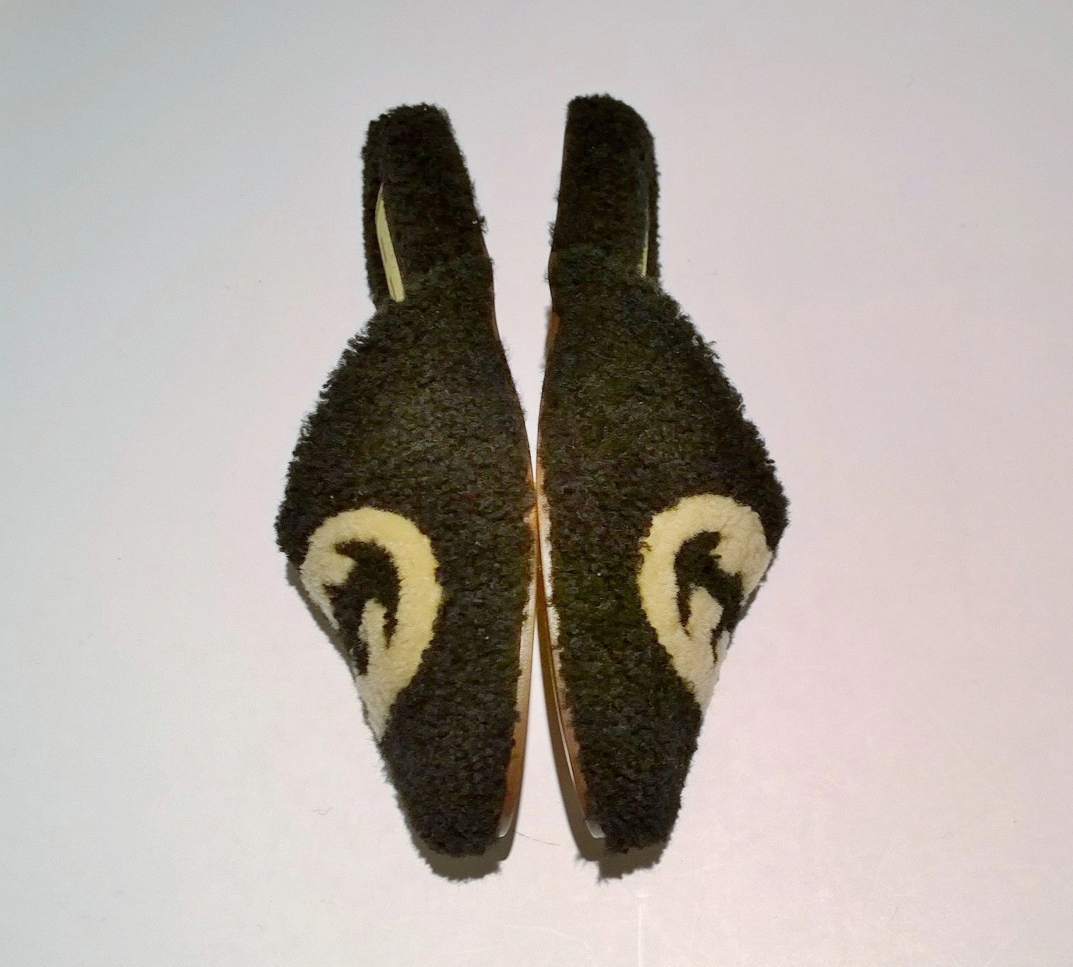 Gucci Eileen Interlocking G Shearling Slides in Black Flats GG Ballet Slippers Nail Varnish