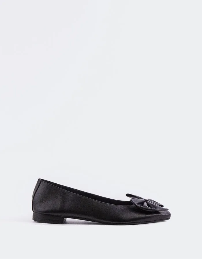 Flat Shoes Putih Ulwin Black Leather