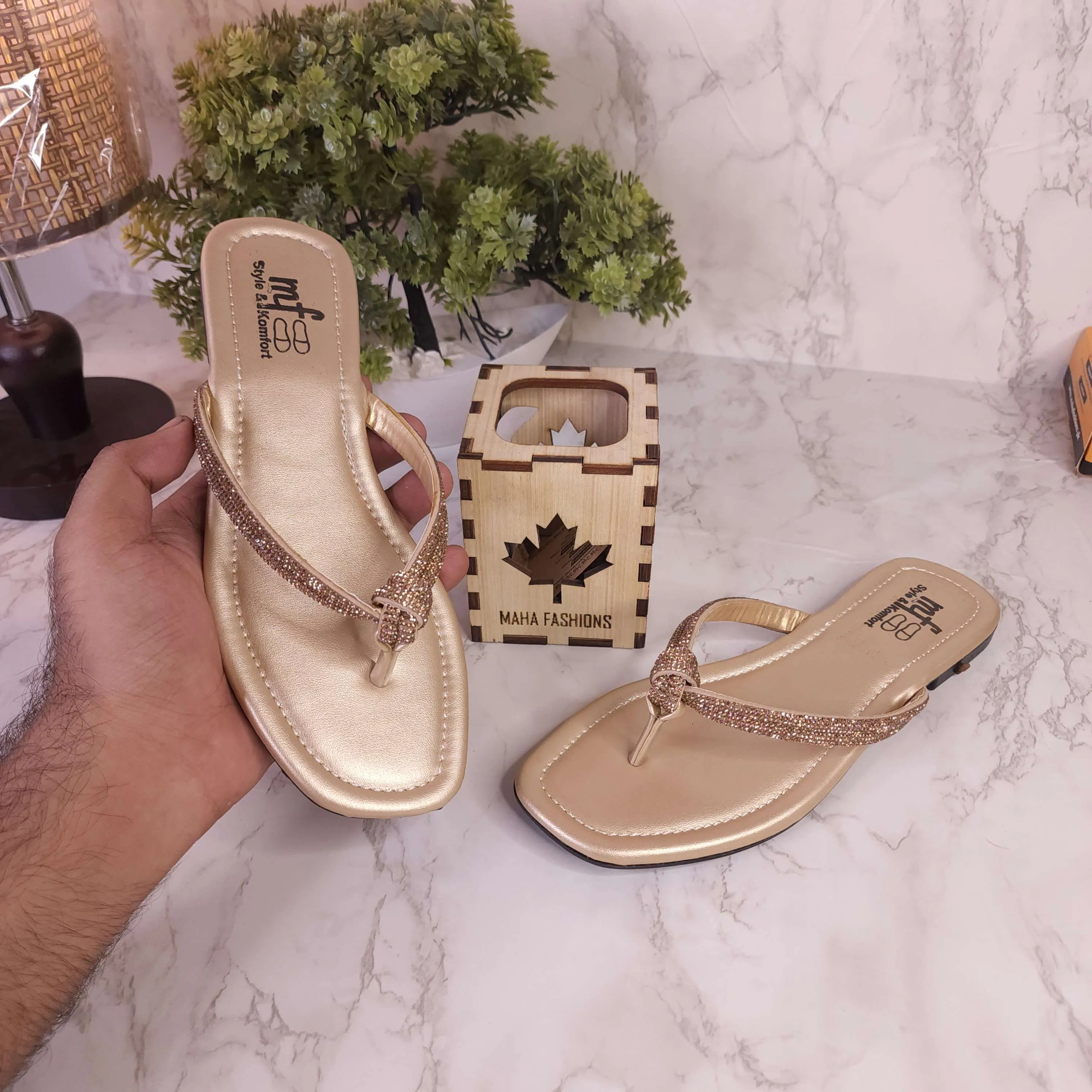 Workout Shoes For Wide Flat Feet Golden Slipper in Flat