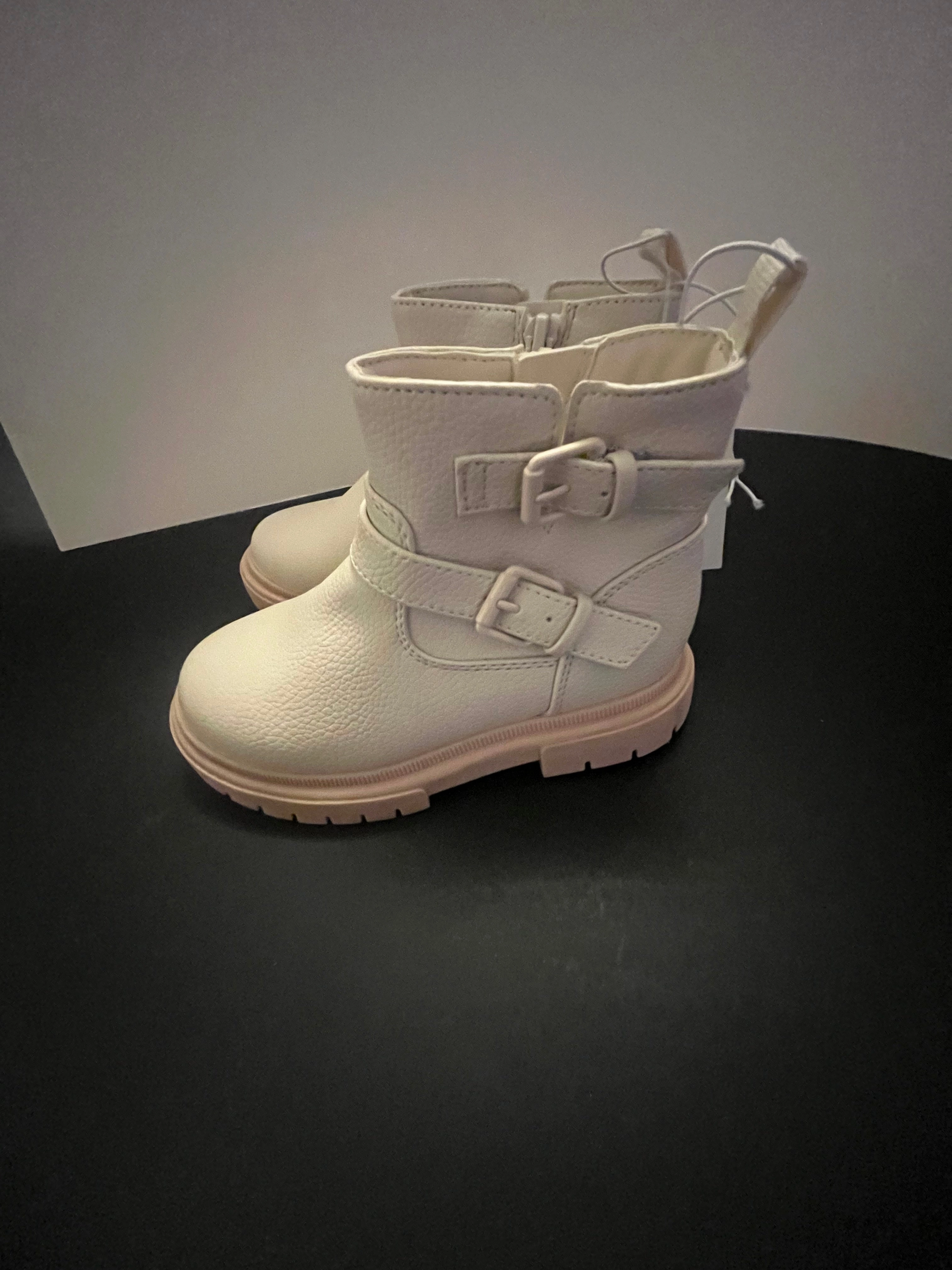 NWT Adorable Boots - Shoes:           9 (Toddler) Boots With Zip Front