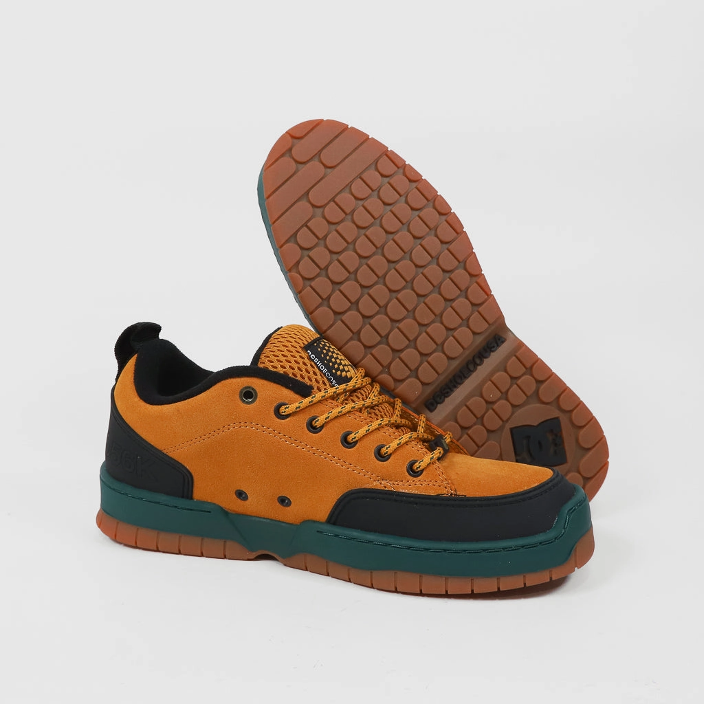 Chuck Taylor Skate DC Shoes - Bronze 56K Clocker Shoes - Wheat / Black