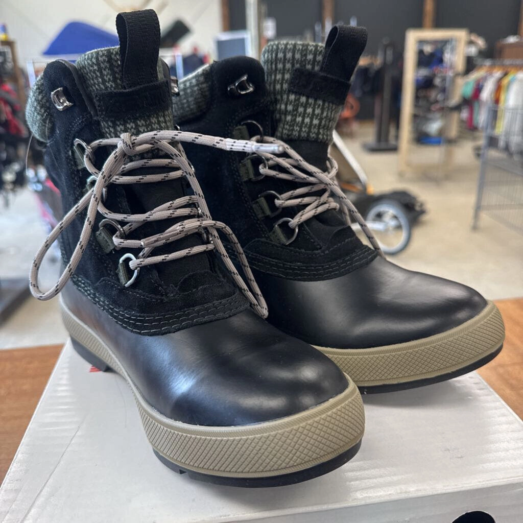 Silicone Spray To Waterproof Shoes XtraTuf - Women's Legacy LTE Waterproof Boots: Black-women-7.5